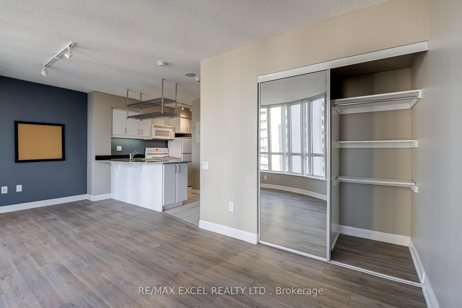 33 Sheppard Avenue E, Unit 1909 thumbnail 17
