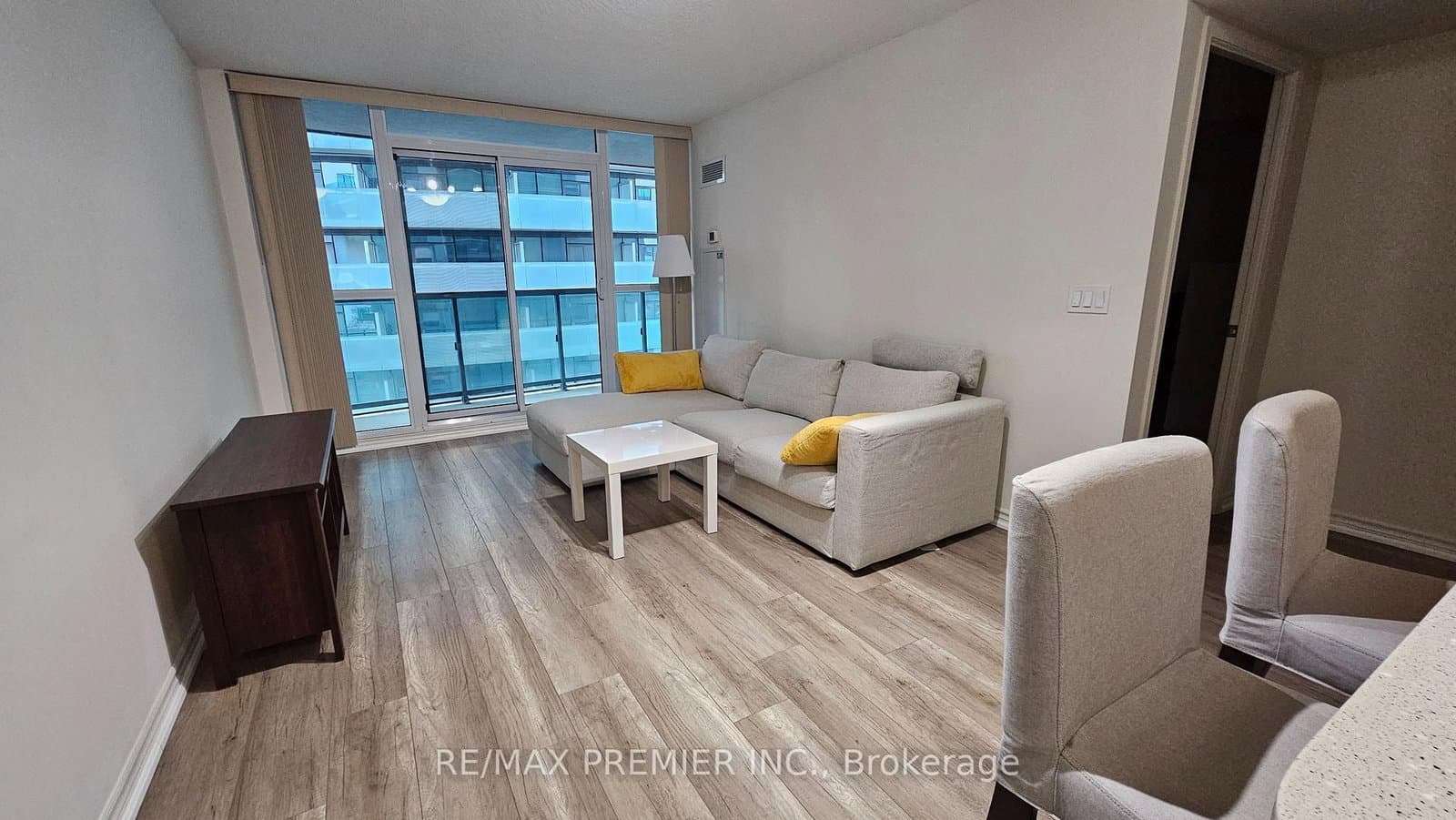 19 Grand Trunk Crescent, Unit 2507 thumbnail 3