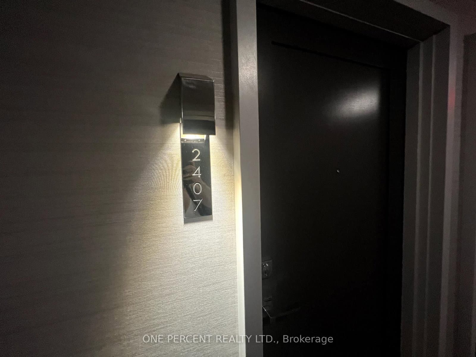 57 St Joseph Street, Unit 2407 thumbnail 3