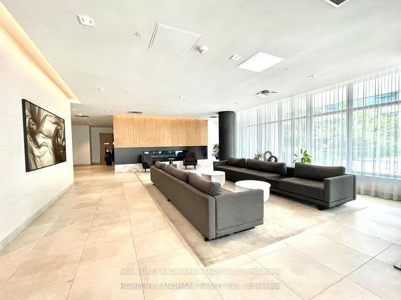 180 Fairview Mall Drive, Unit 103 thumbnail 4