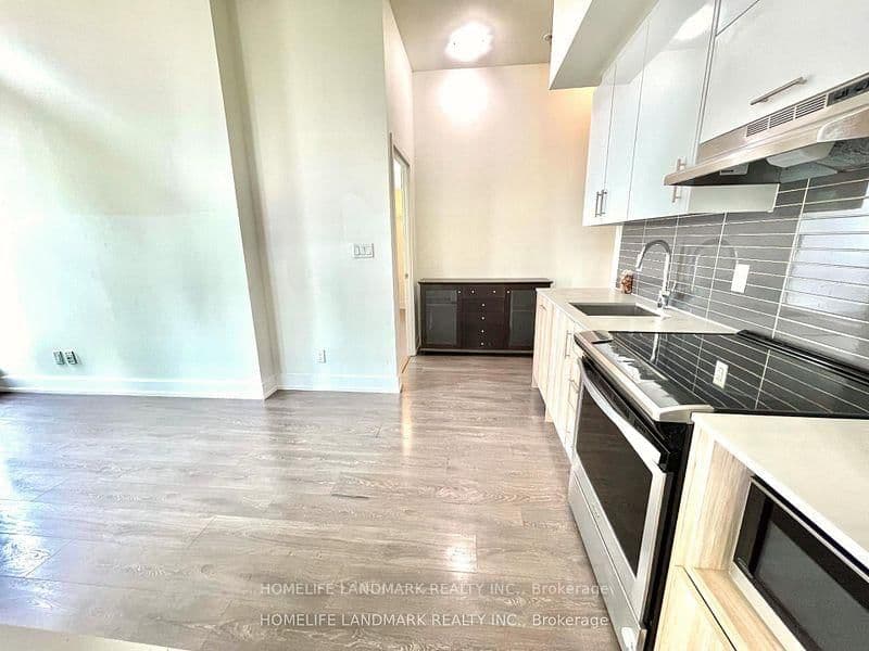 180 Fairview Mall Drive, Unit 103 thumbnail 8
