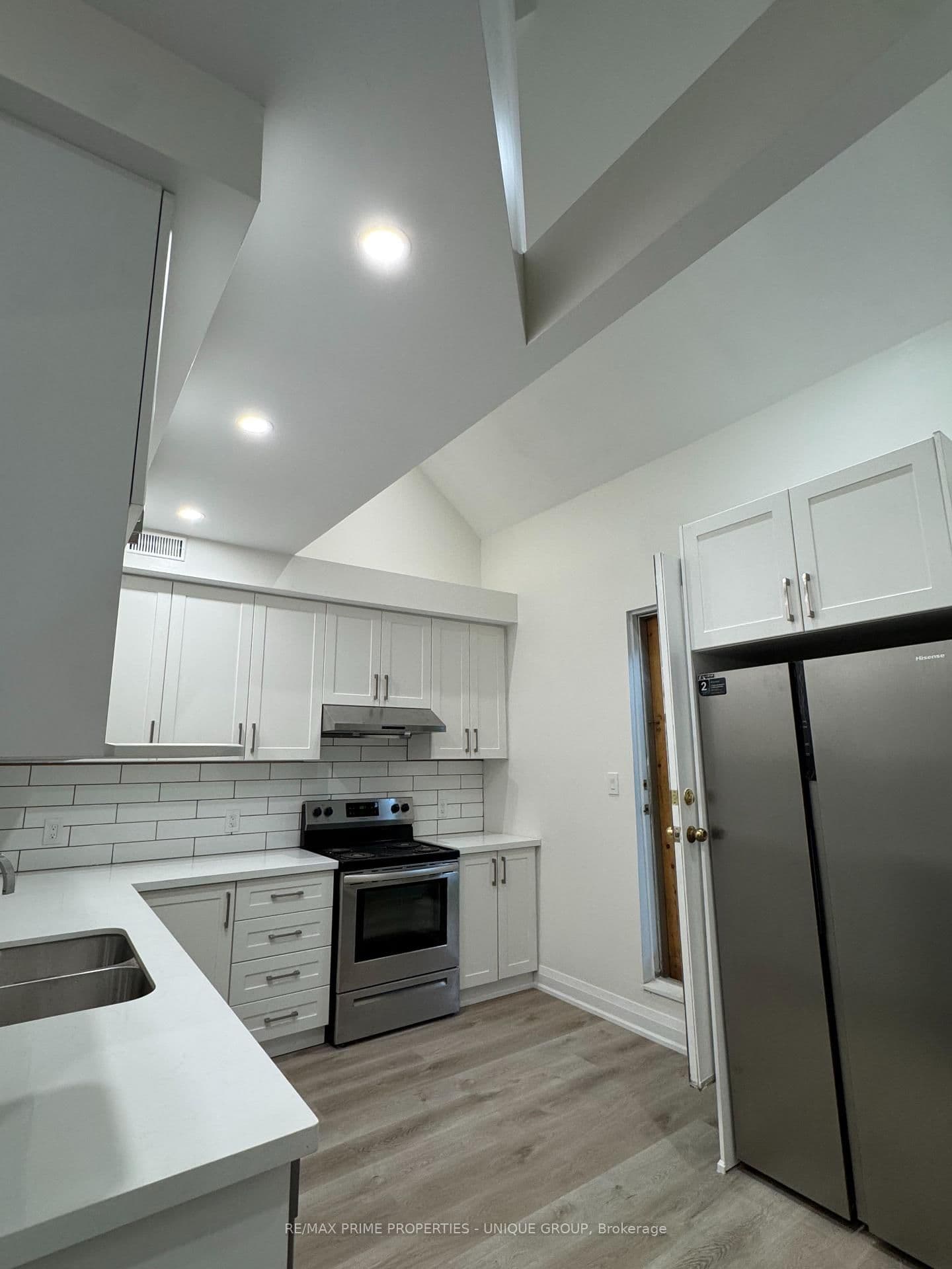62 Henry Street, Unit 2 thumbnail 3