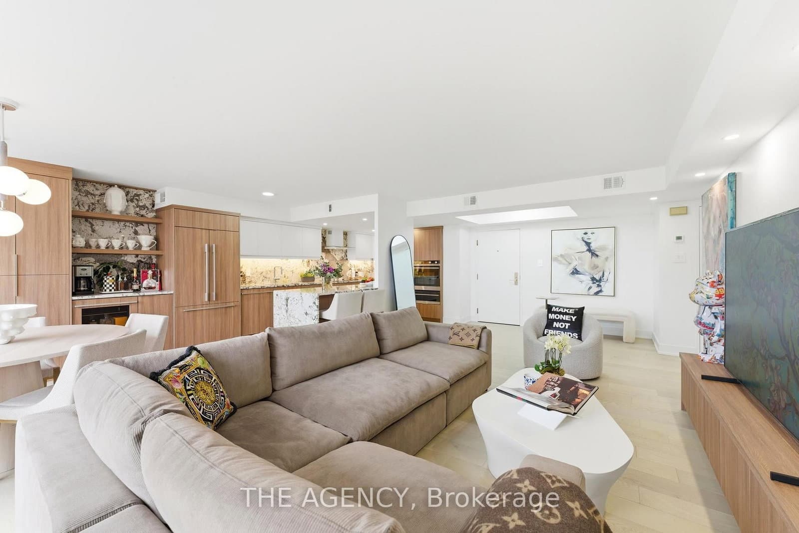 900 Yonge Street, Unit 902 thumbnail 11