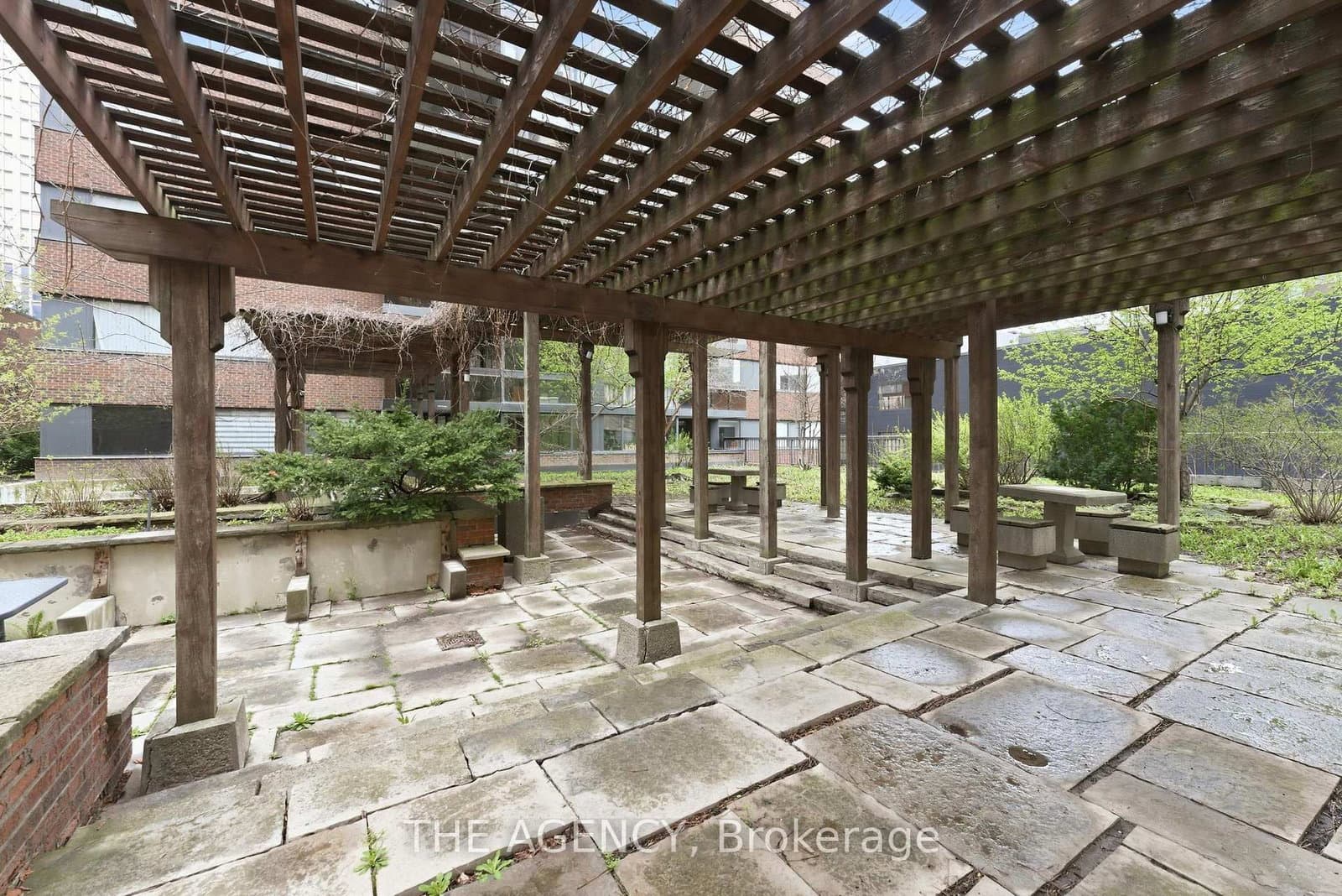 900 Yonge Street, Unit 902 thumbnail 35
