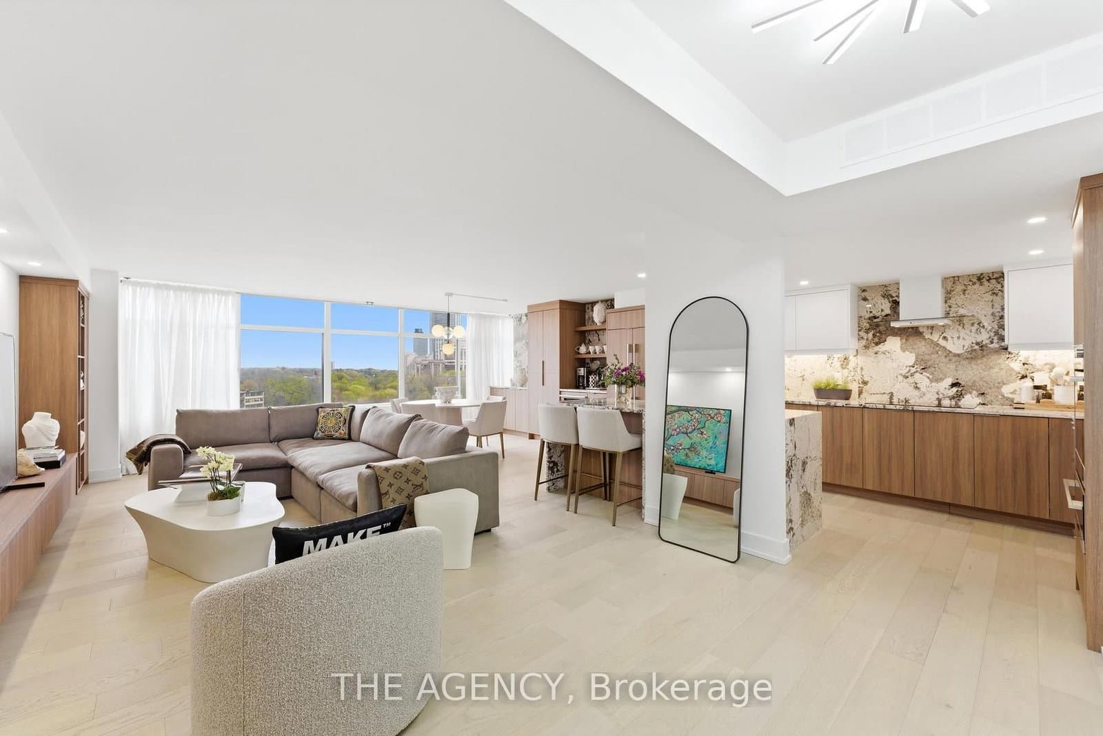 900 Yonge Street, Unit 902 thumbnail 8