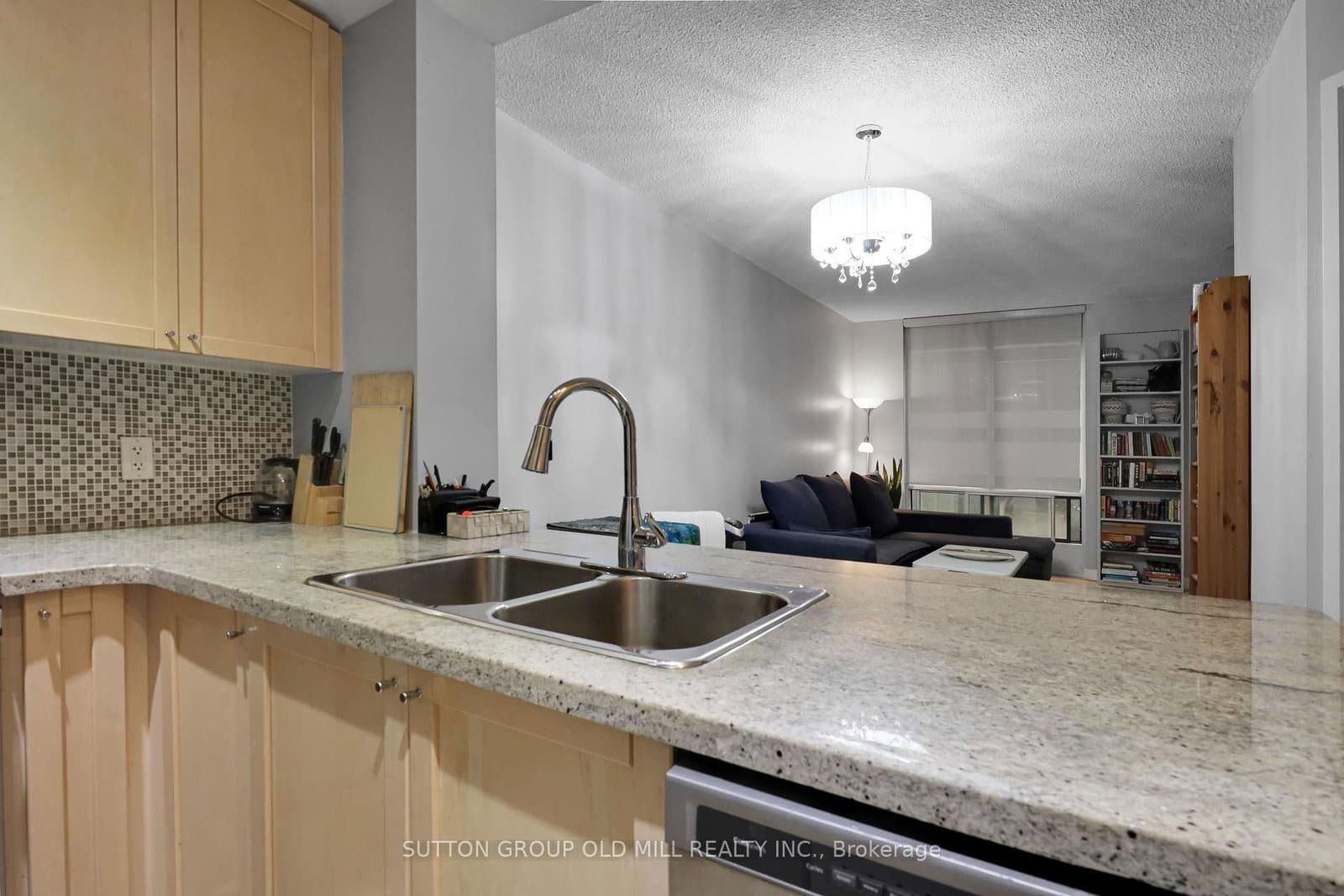 85 Bloor Street E, Unit 1207 thumbnail 11
