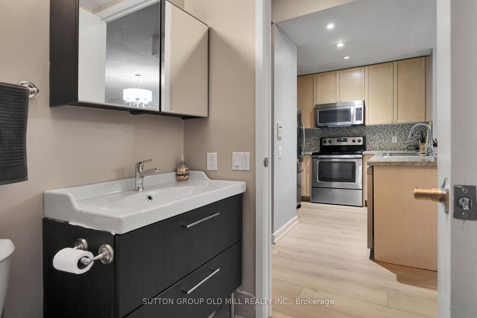 85 Bloor Street E, Unit 1207 thumbnail 15