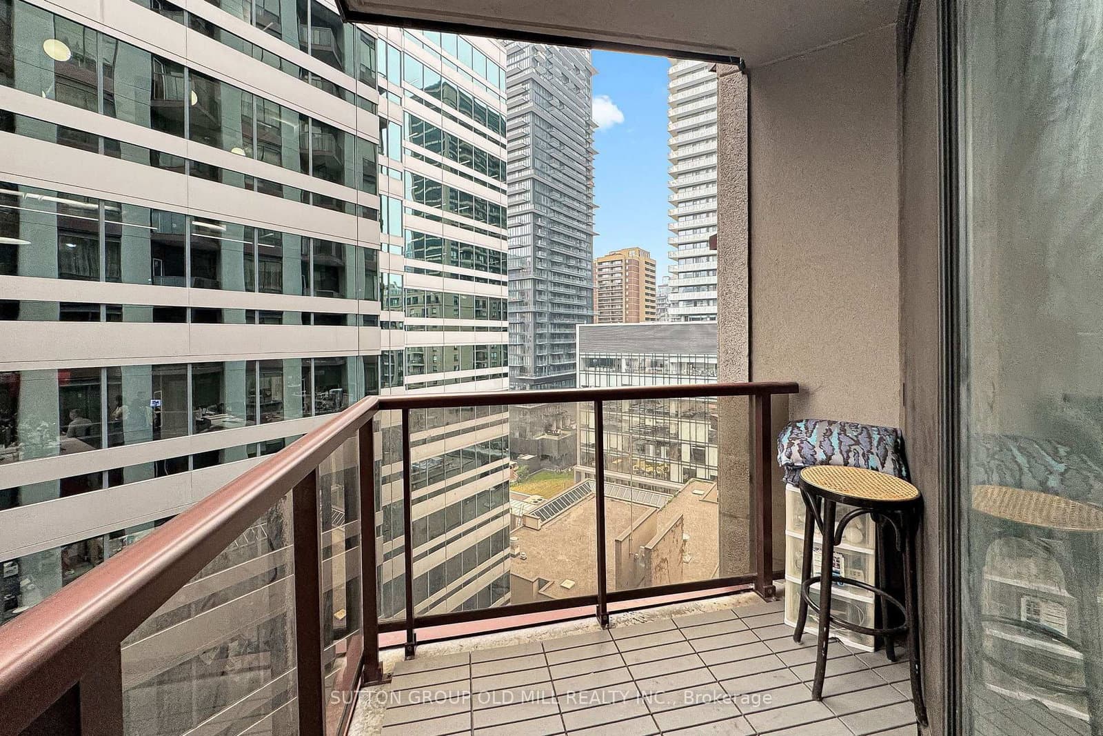 85 Bloor Street E, Unit 1207 thumbnail 27