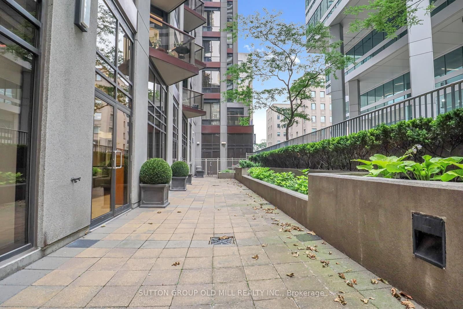 85 Bloor Street E, Unit 1207 thumbnail 41