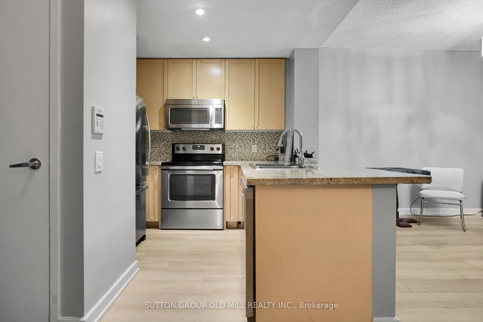 85 Bloor Street E, Unit 1207 thumbnail 8