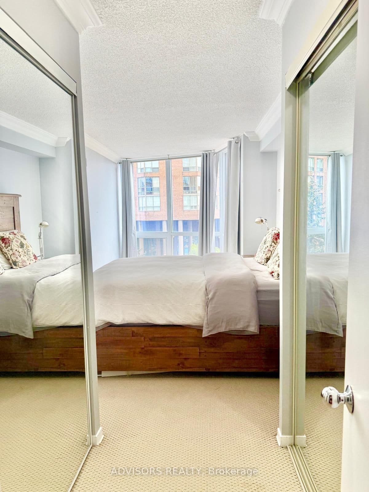 1055 Bay Street, Unit 807 thumbnail 10