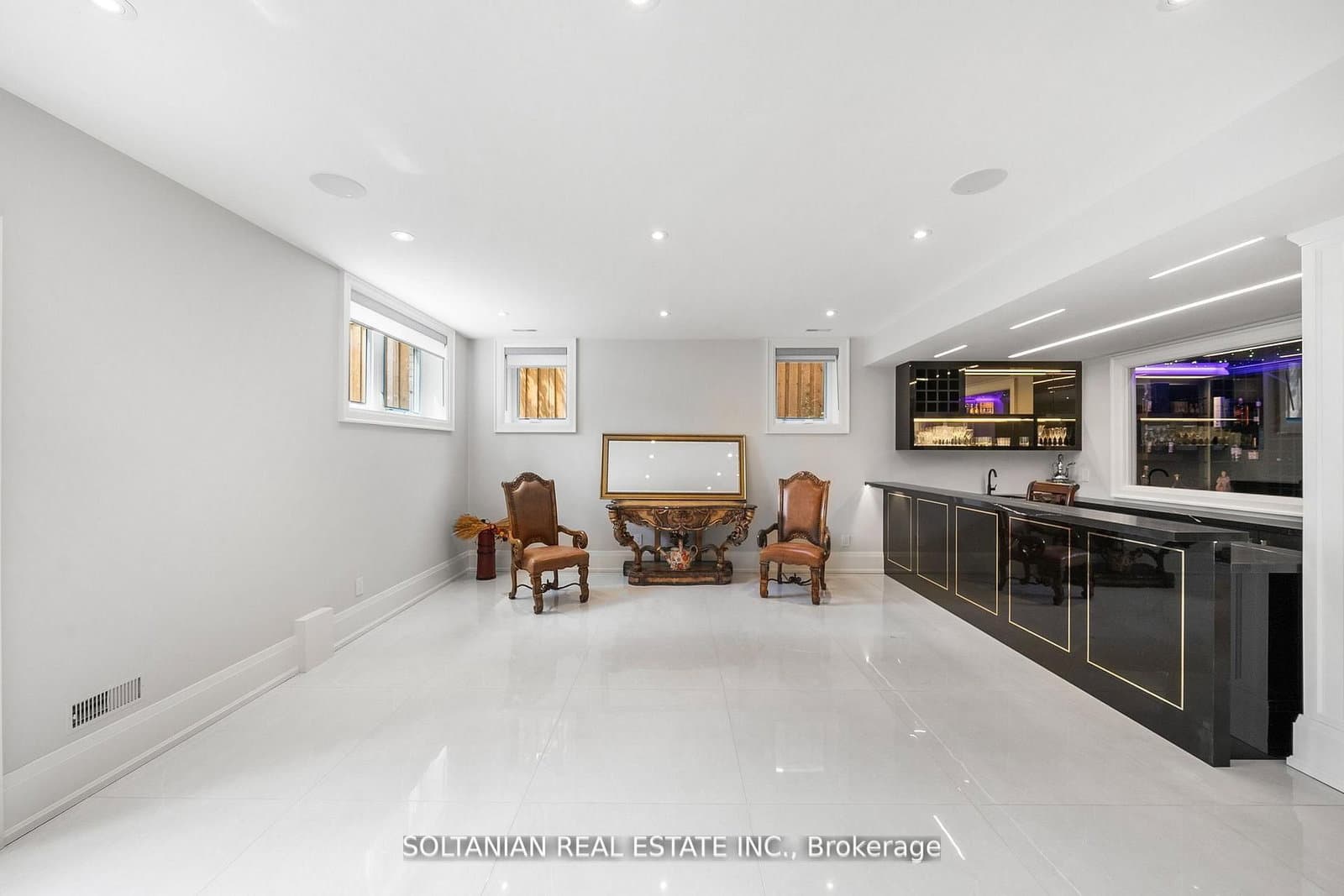 319 Betty Ann Drive thumbnail 35