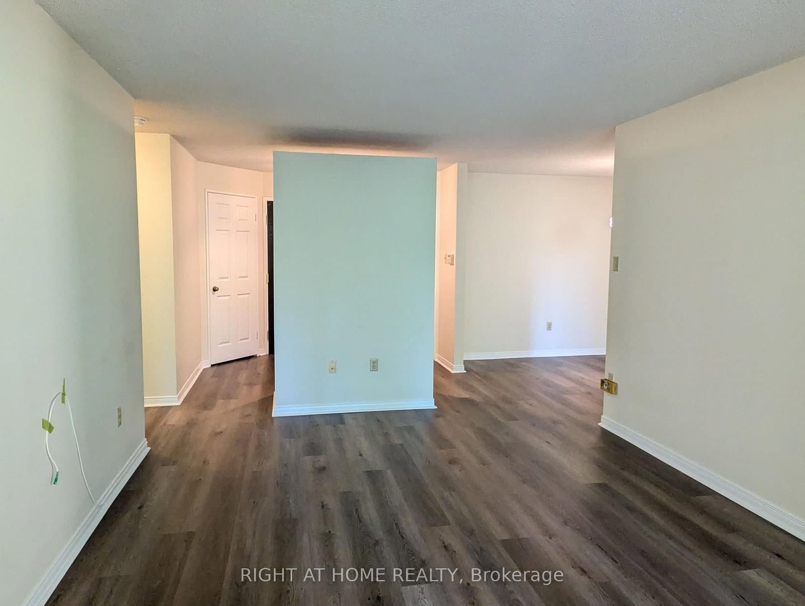 280 Simcoe Street, Unit 404 thumbnail 15