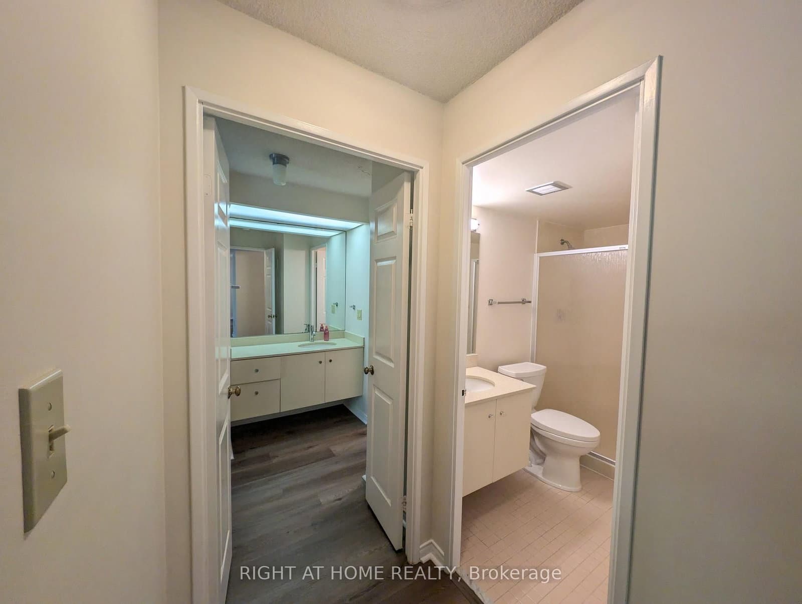 280 Simcoe Street, Unit 404 thumbnail 19