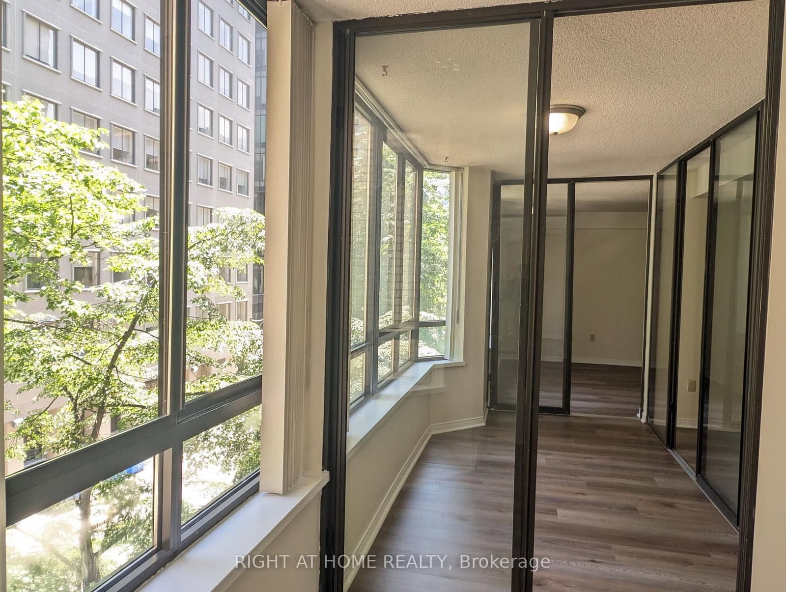 280 Simcoe Street, Unit 404 thumbnail 22