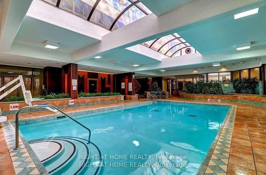 280 Simcoe Street, Unit 404 thumbnail 26