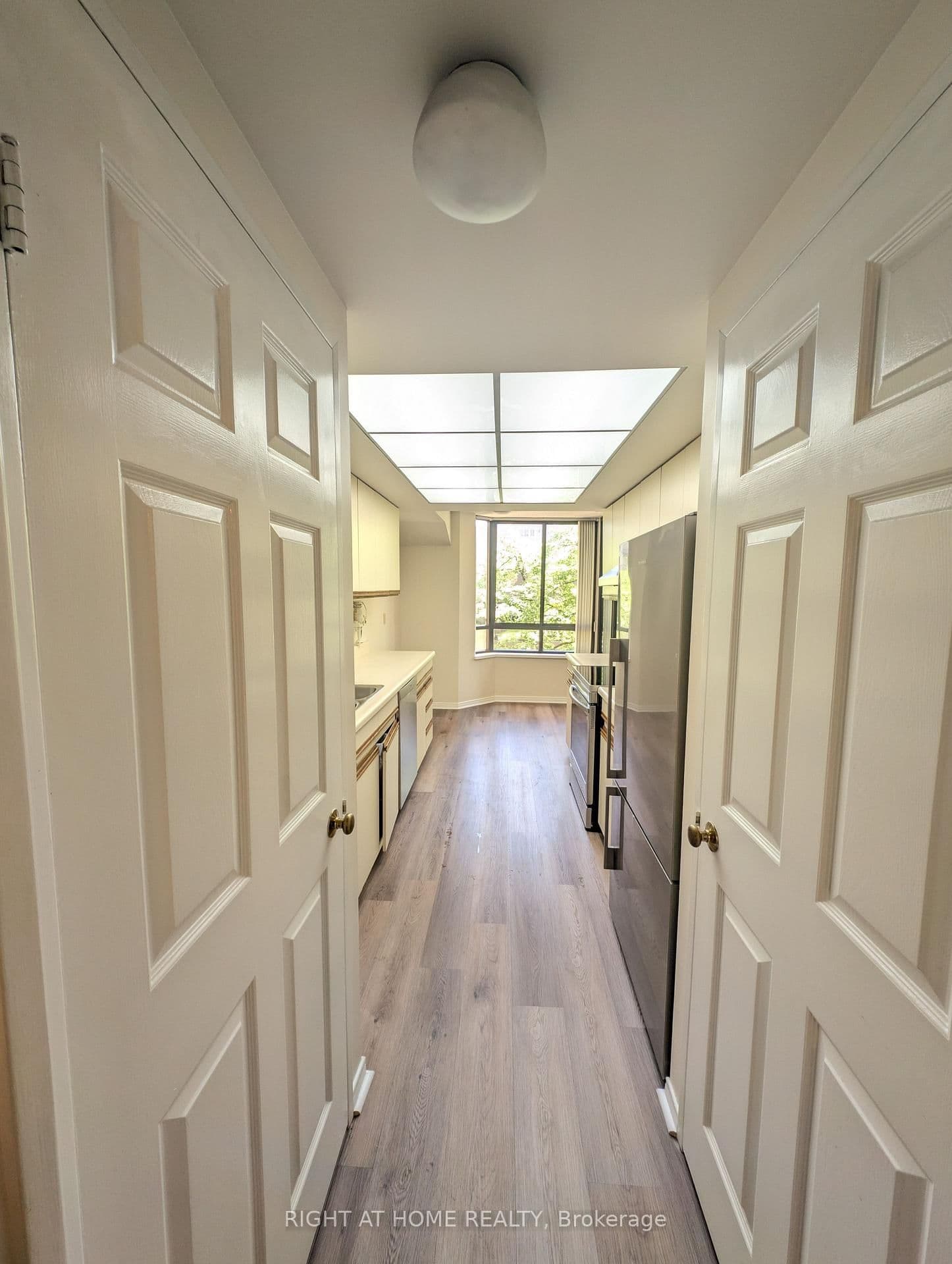280 Simcoe Street, Unit 404 thumbnail 9