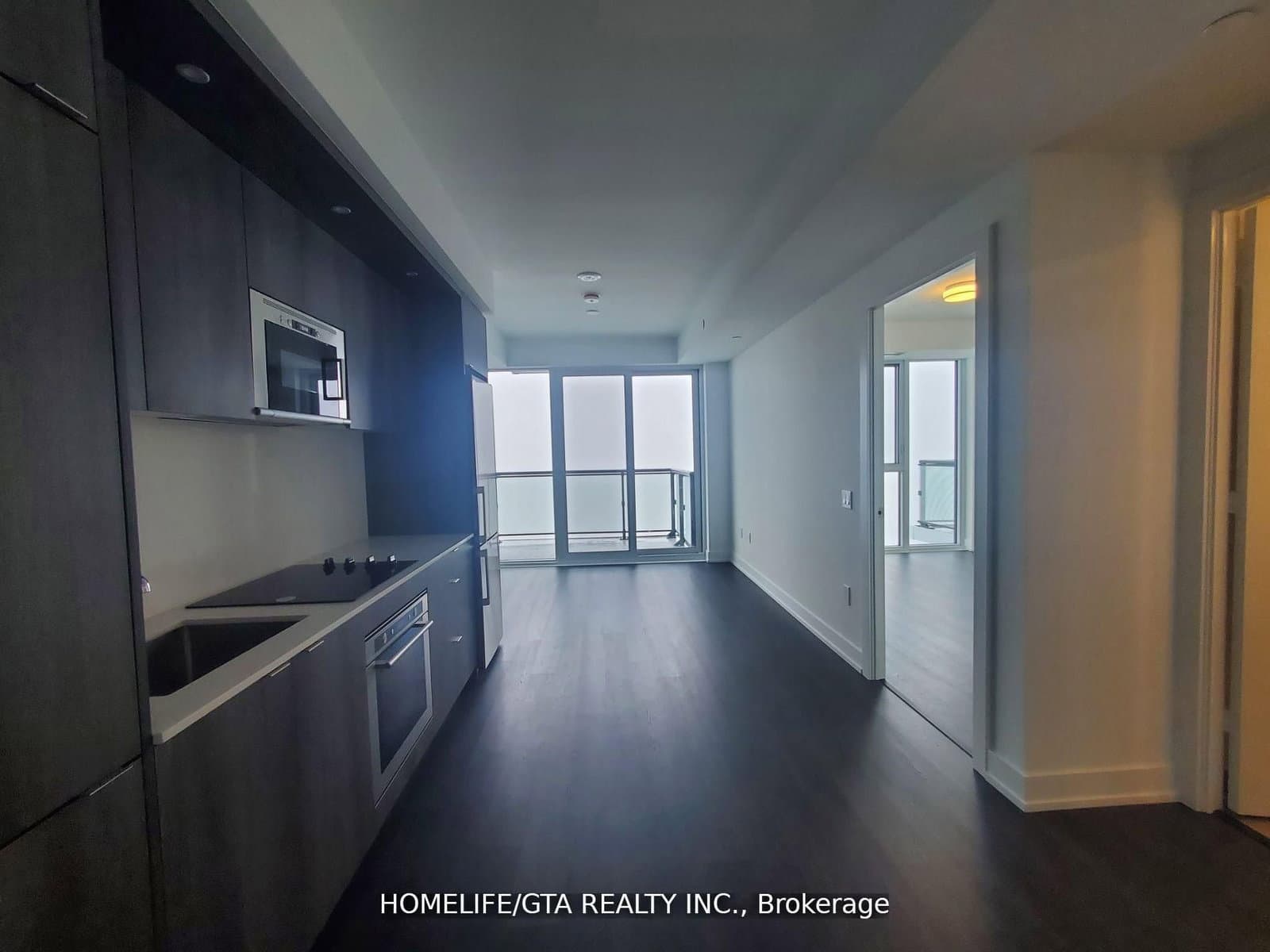 30 Inn On The Park Drive, Unit 3806 thumbnail 2