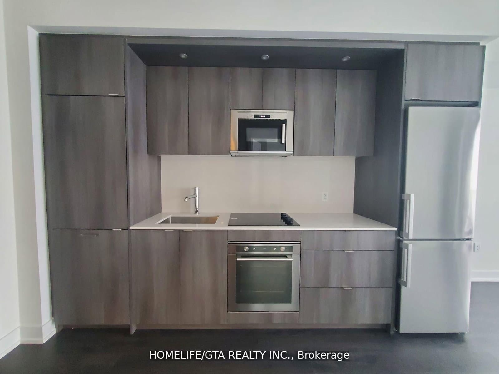 30 Inn On The Park Drive, Unit 3806 thumbnail 3
