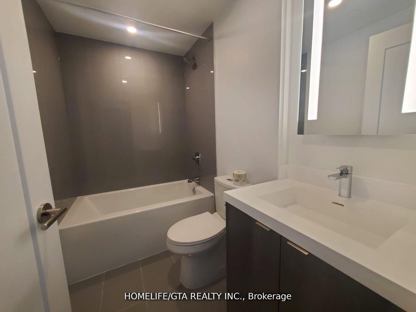 30 Inn On The Park Drive, Unit 3806 thumbnail 5