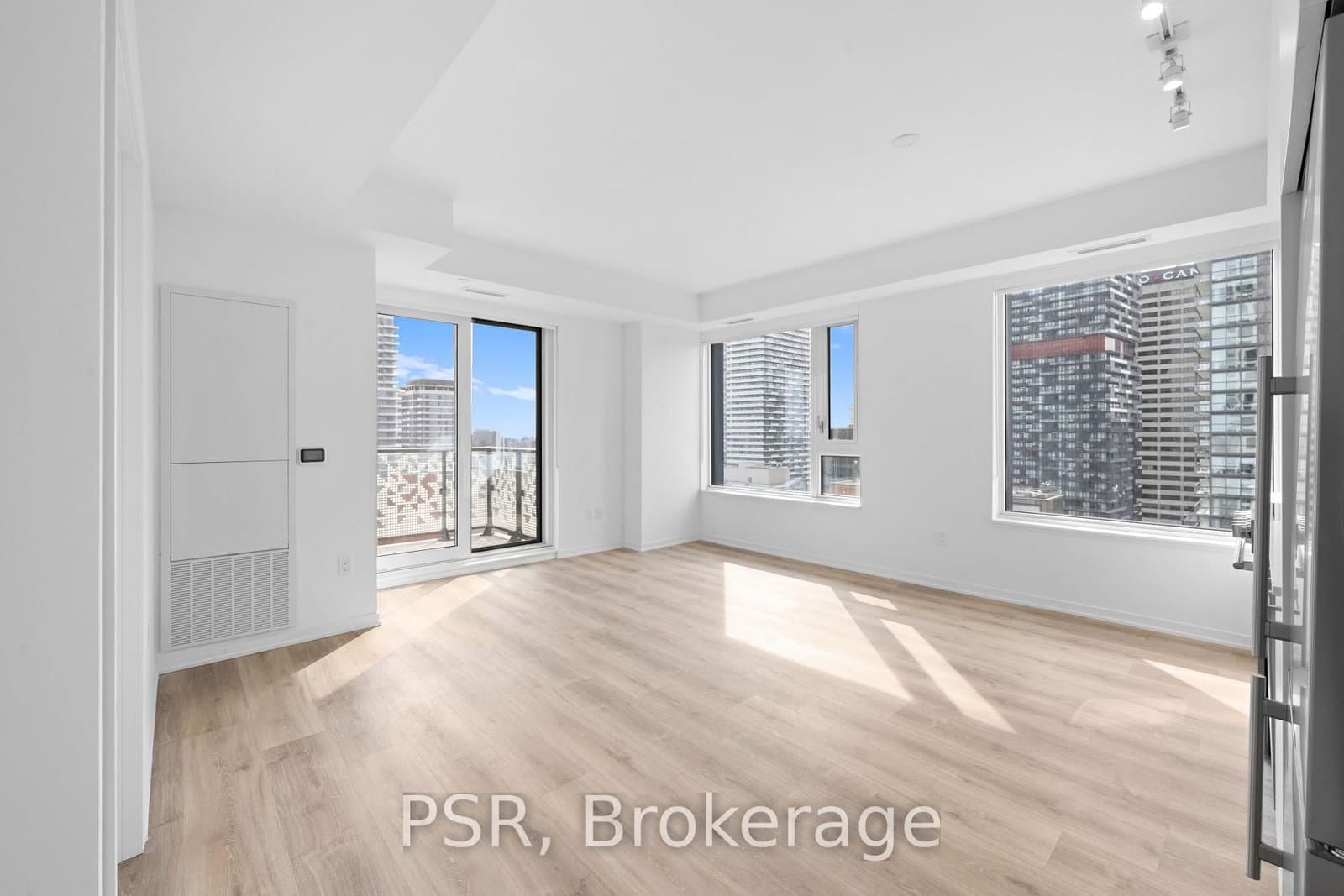 101 Roehampton Avenue, Unit 2410 thumbnail 2