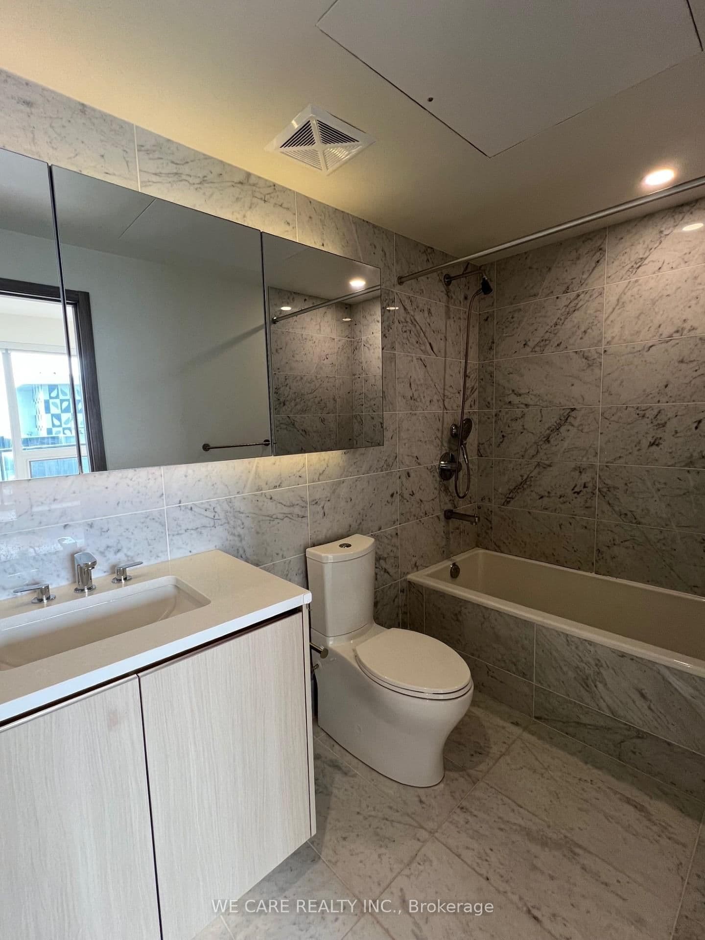 95 Mcmahon Drive, Unit 4006 thumbnail 9