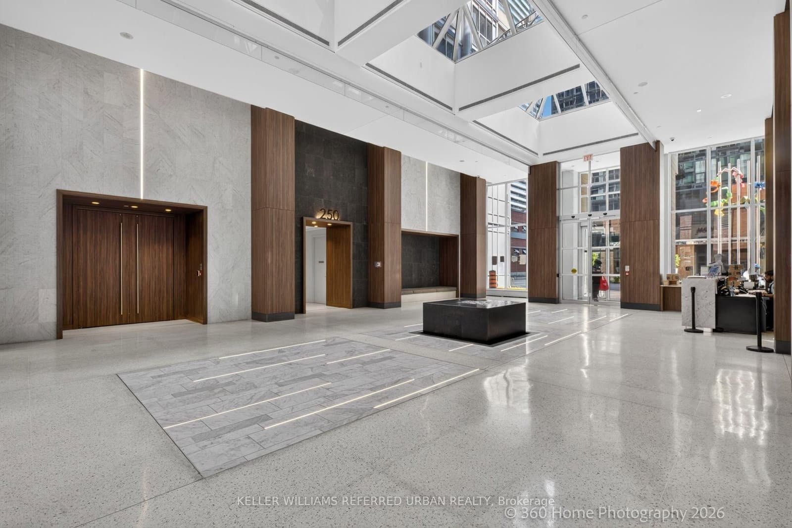 250 Wellington Street W, Unit 339 thumbnail 3