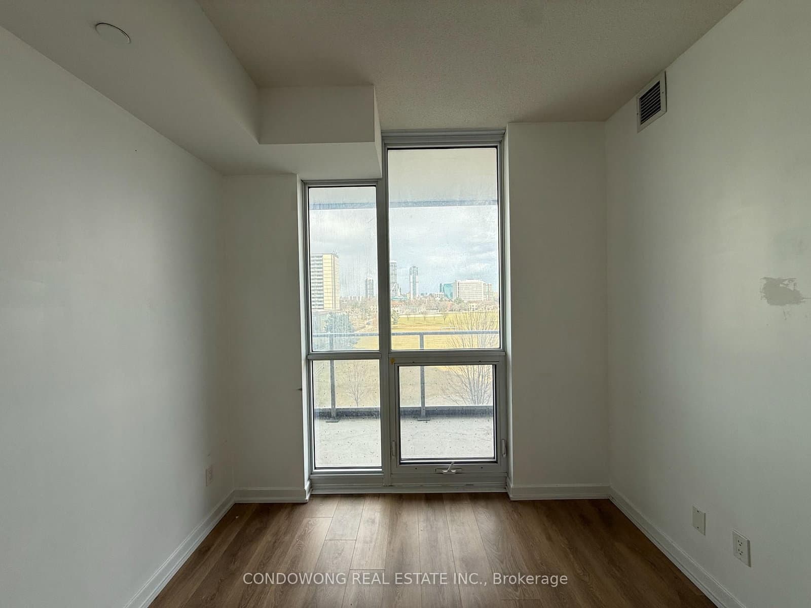 32 Forest Manor Road, Unit 409 thumbnail 8