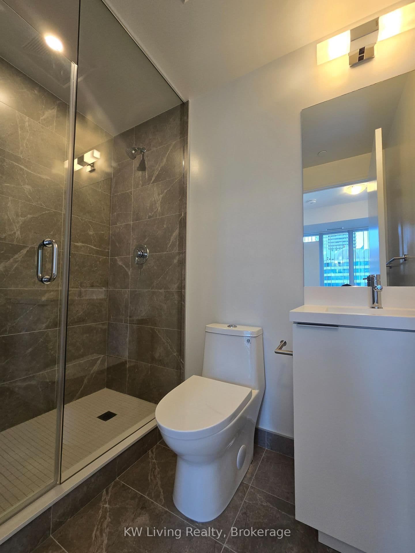 400 King Street W, Unit 1806 thumbnail 10