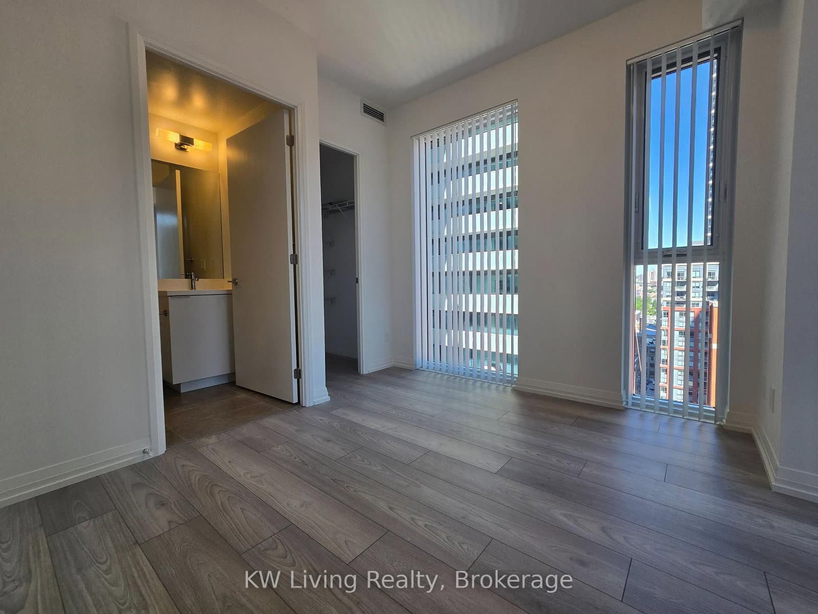 400 King Street W, Unit 1806 thumbnail 11