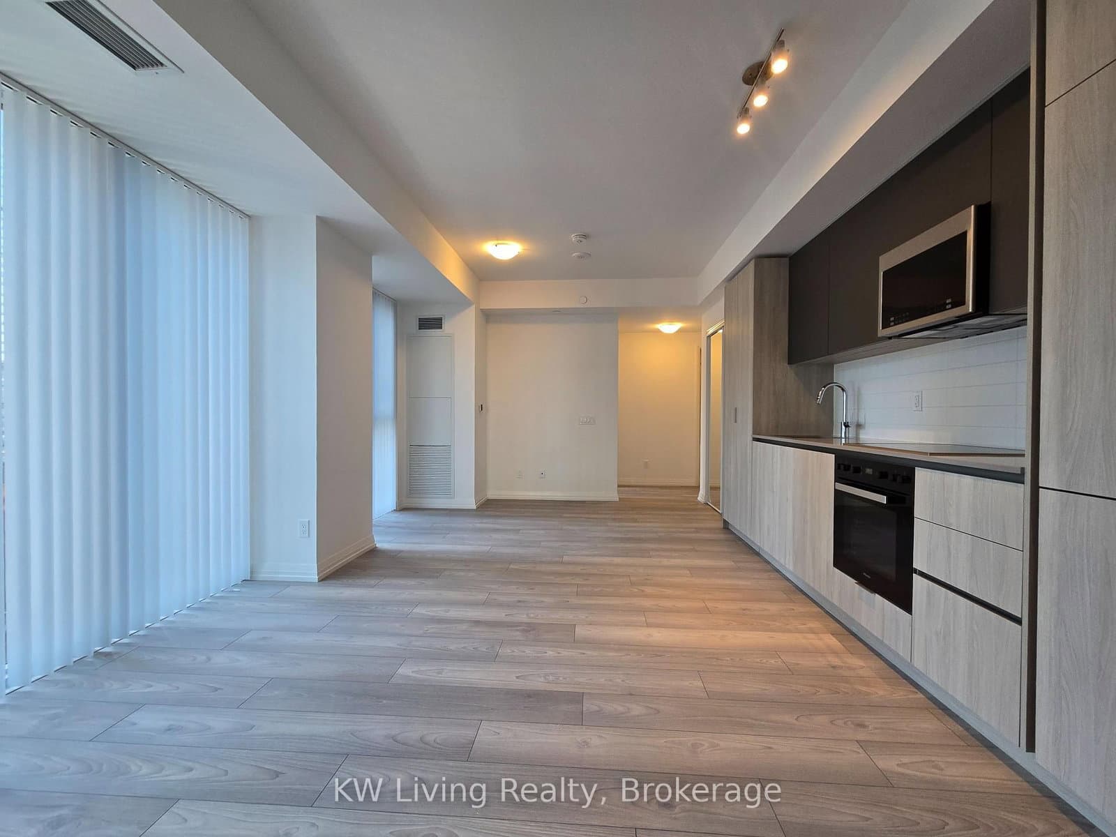 400 King Street W, Unit 1806 thumbnail 12