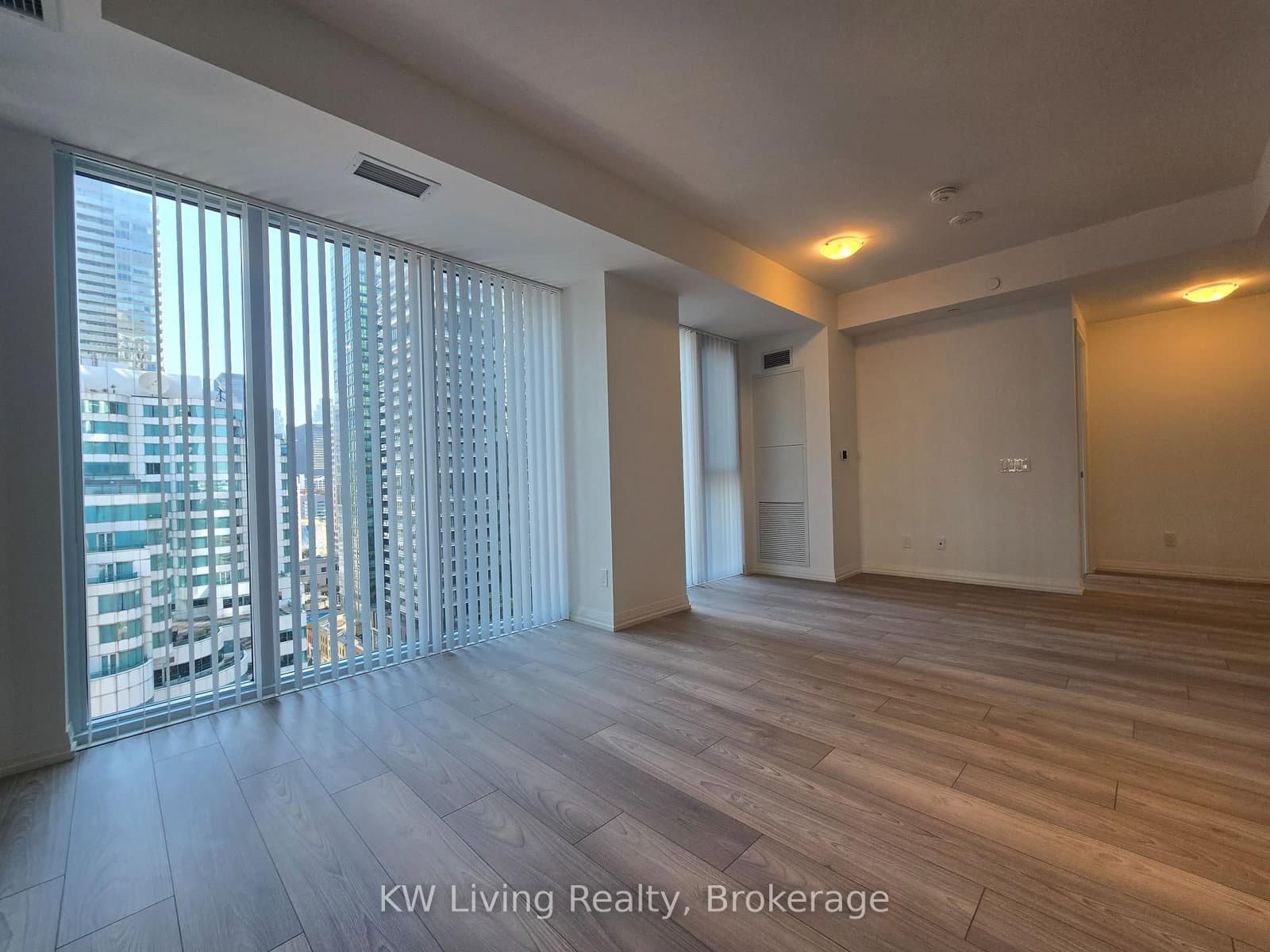 400 King Street W, Unit 1806 thumbnail 13