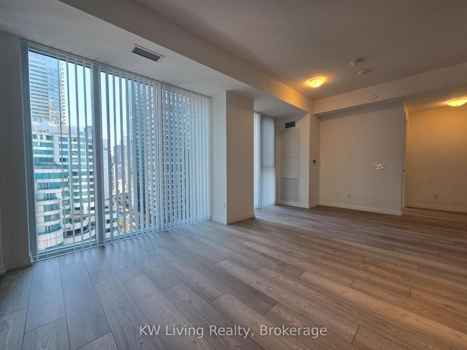 400 King Street W, Unit 1806 thumbnail 14