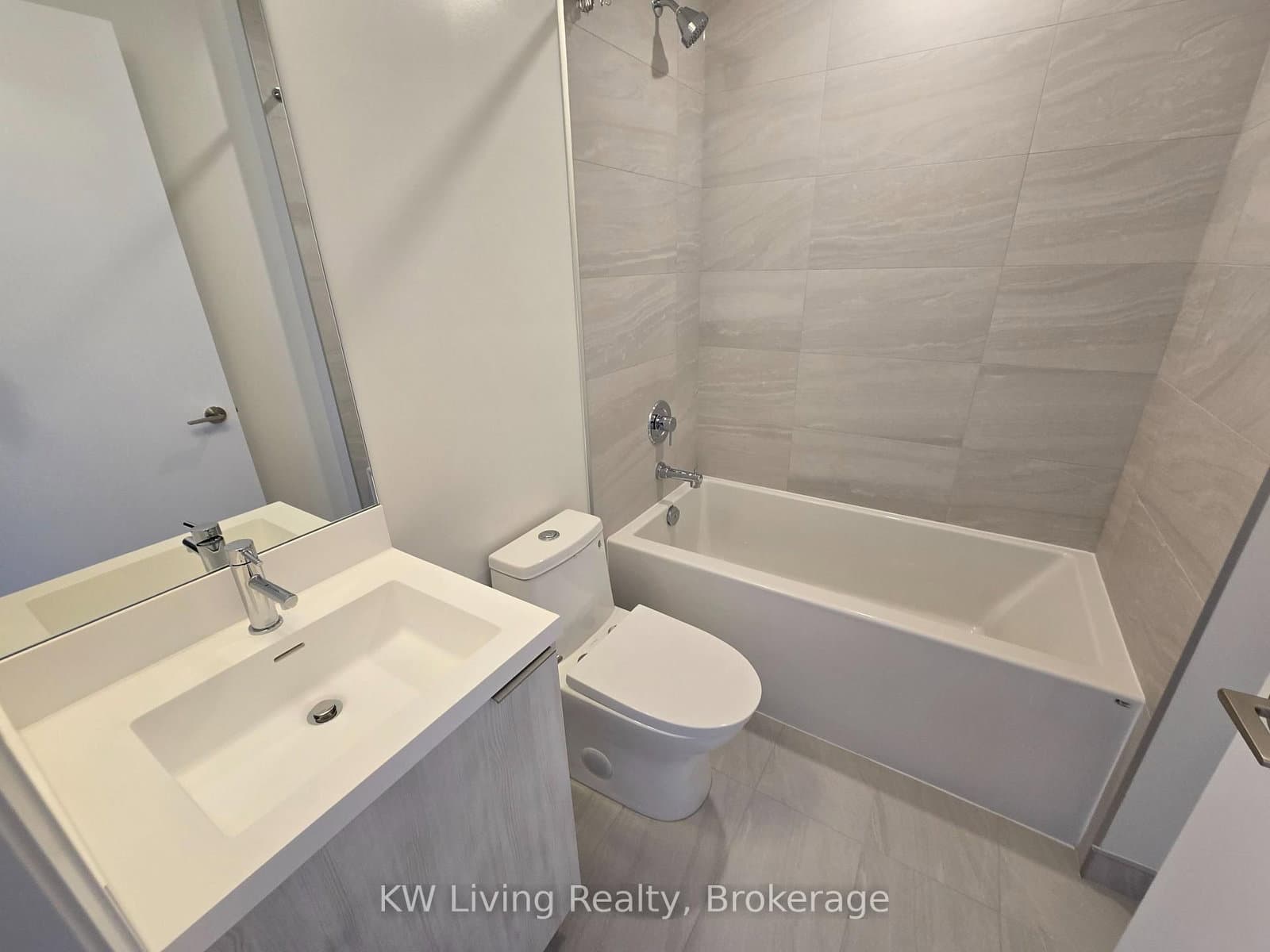 400 King Street W, Unit 1806 thumbnail 3