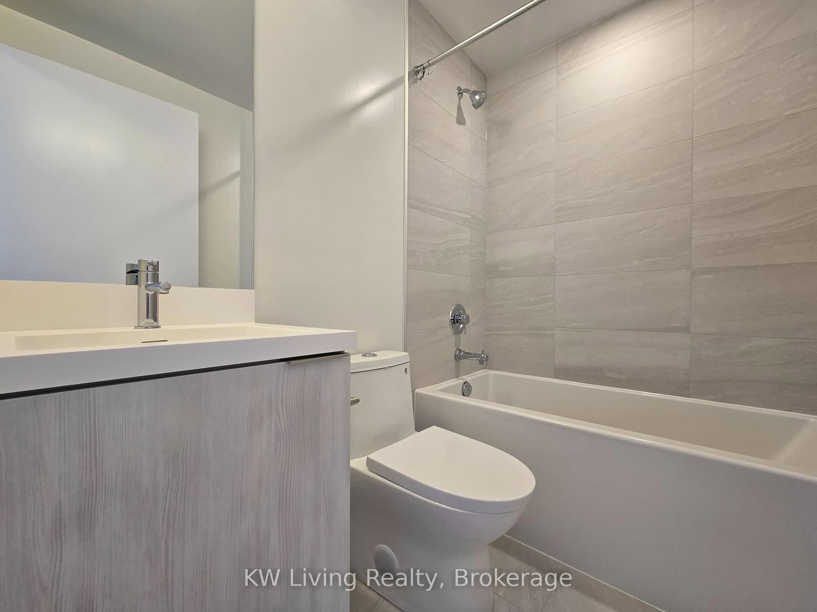 400 King Street W, Unit 1806 thumbnail 4