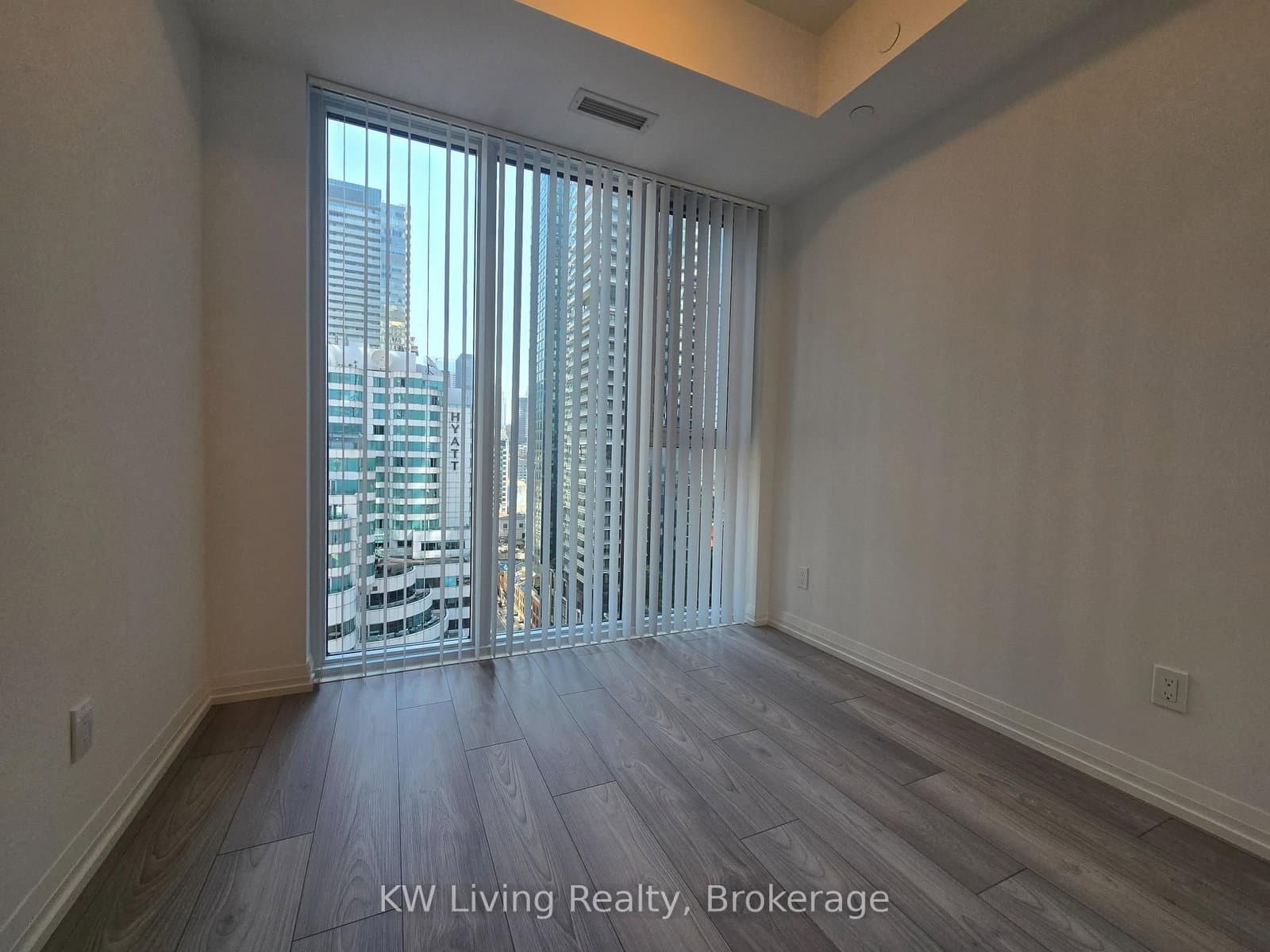 400 King Street W, Unit 1806 thumbnail 5