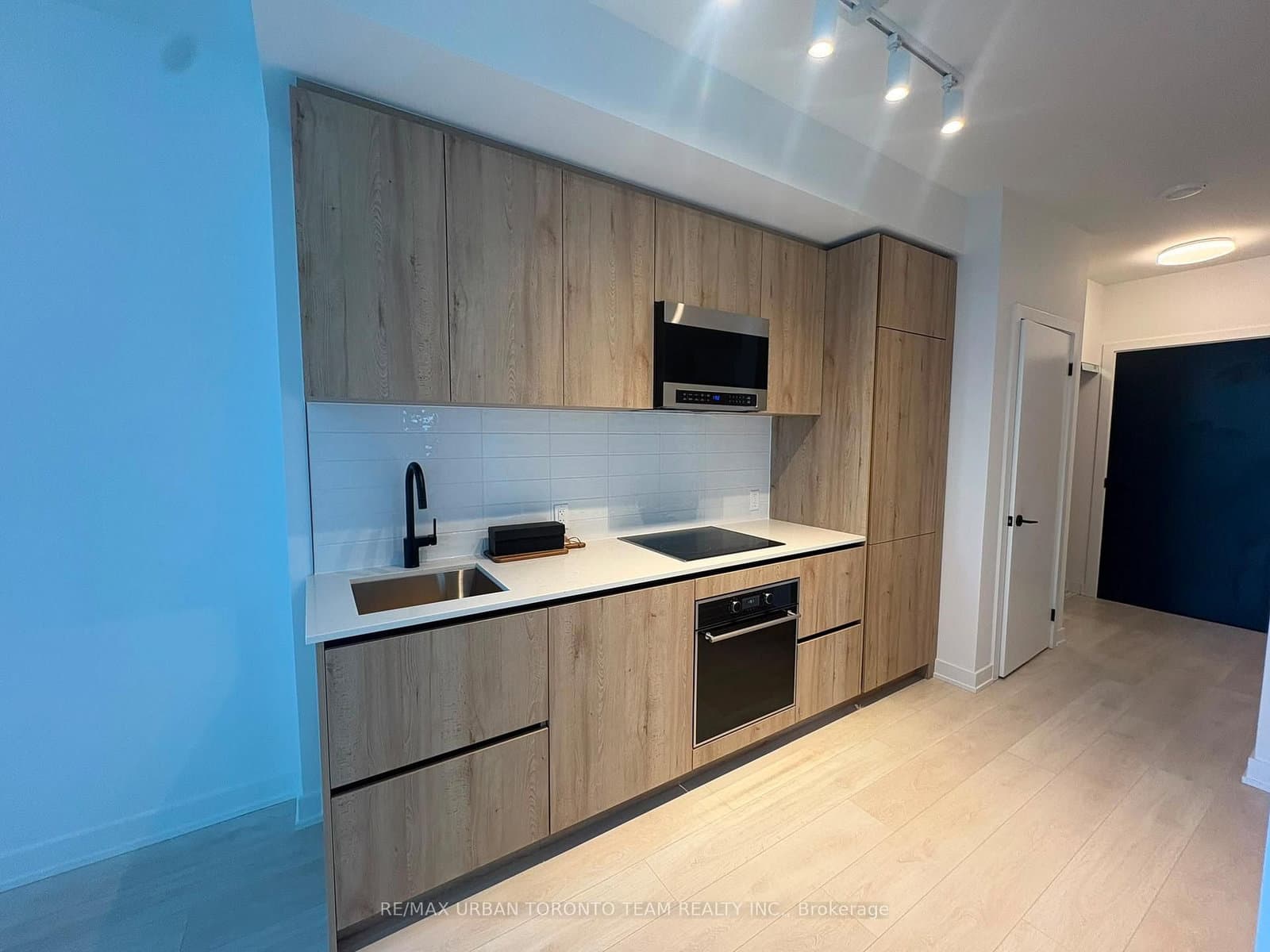 117 Broadway Avenue, Unit 903 thumbnail 10