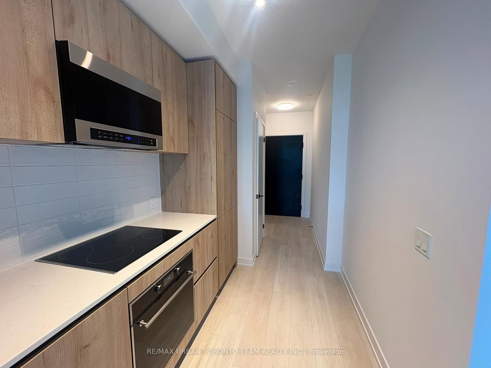117 Broadway Avenue, Unit 903 thumbnail 3