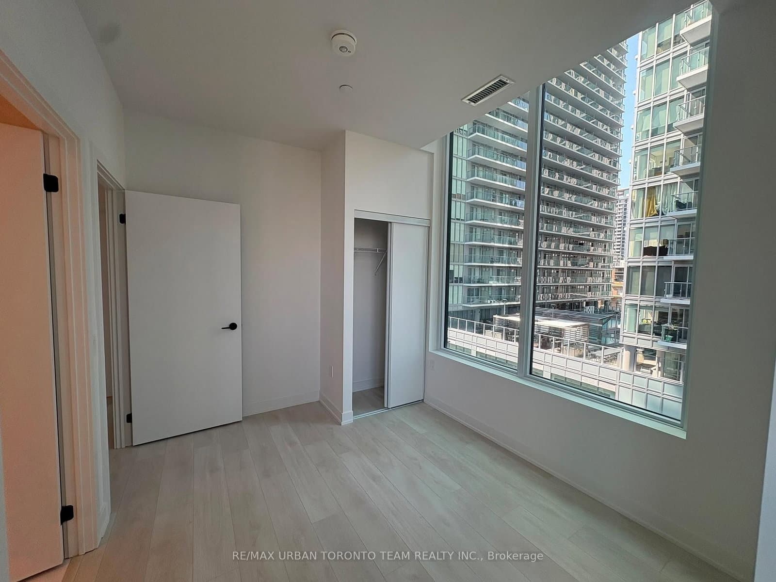 117 Broadway Avenue, Unit 903 thumbnail 6