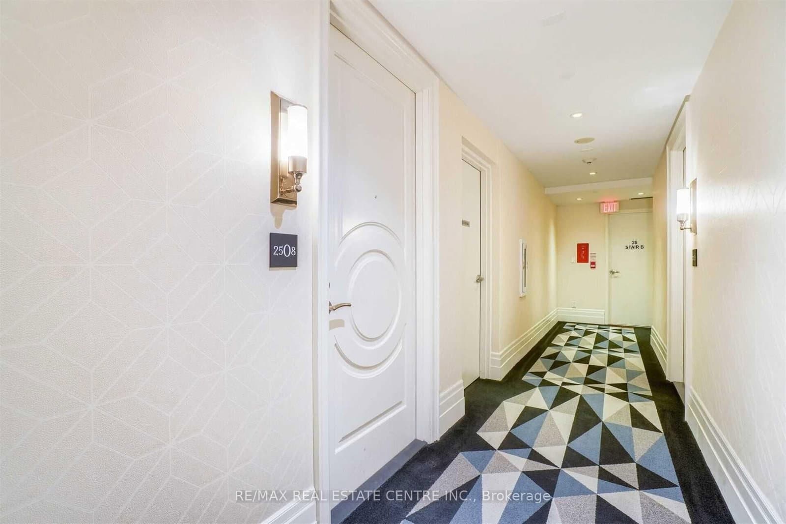 88 Blue Jays Way, Unit 2508 thumbnail 4