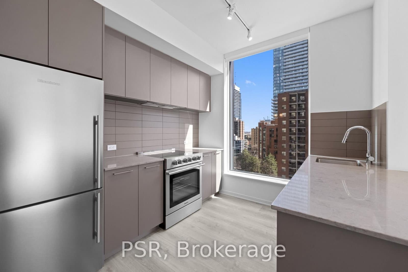 101 Roehampton Avenue, Unit 708 thumbnail 3