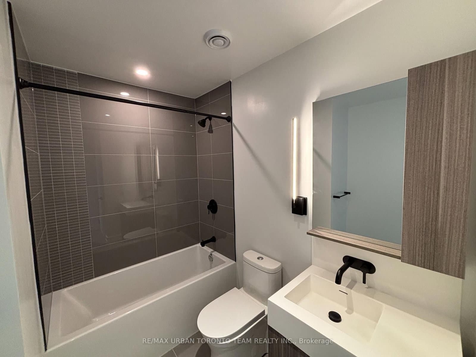 117 Broadway Avenue, Unit 3012 thumbnail 10