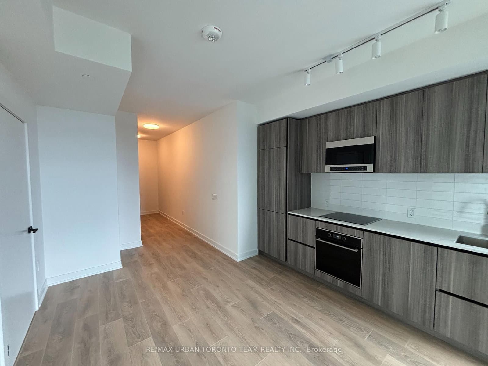 117 Broadway Avenue, Unit 3012 thumbnail 2
