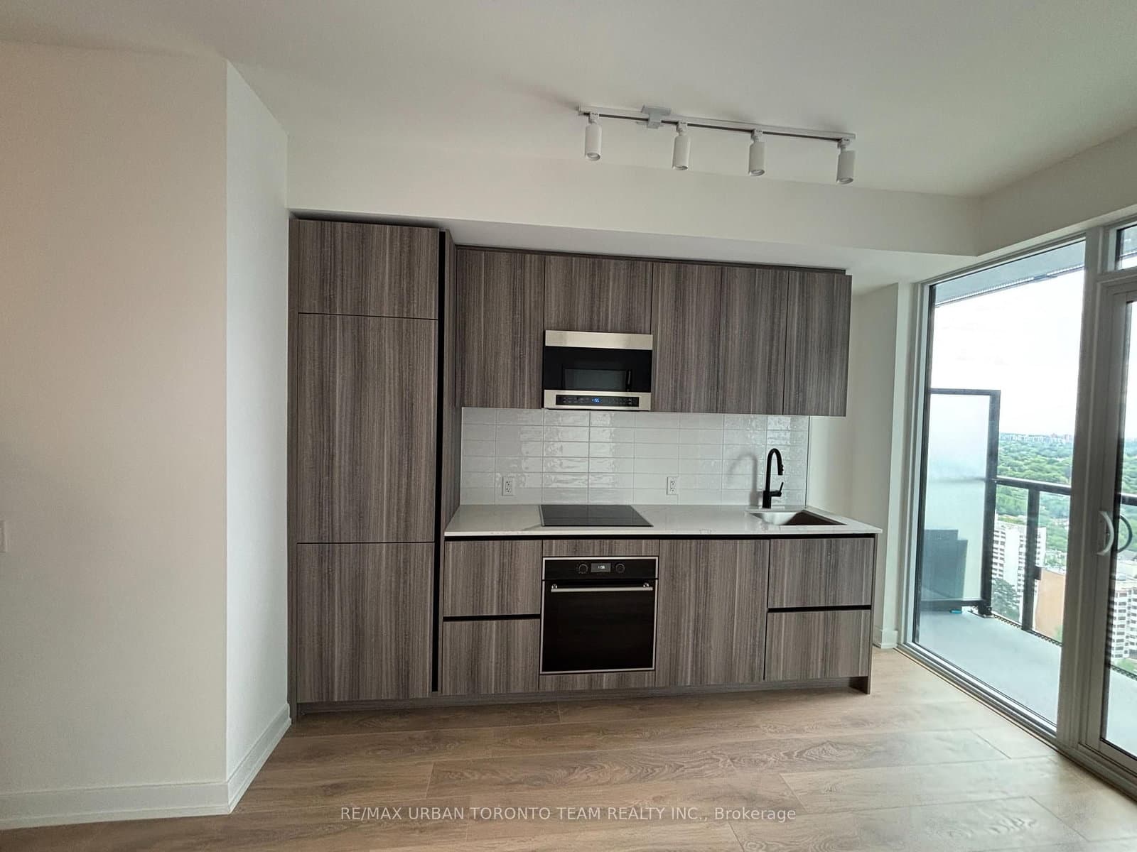 117 Broadway Avenue, Unit 3012 thumbnail 3
