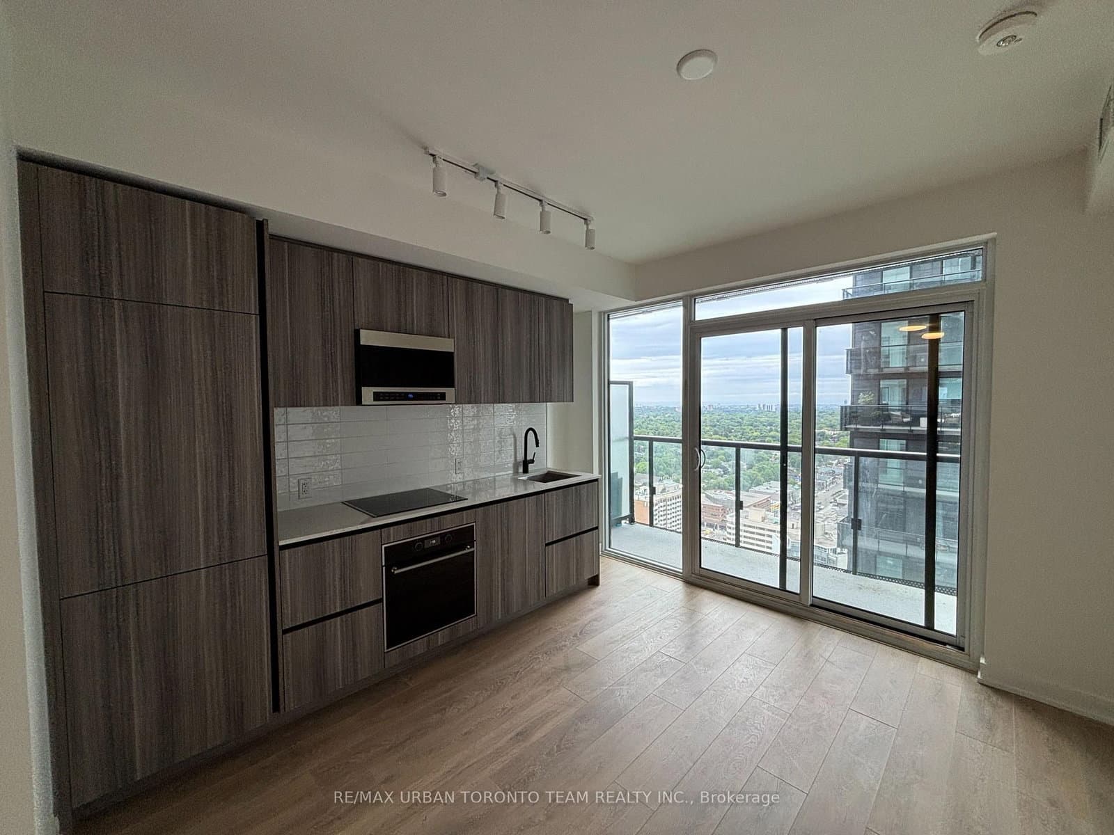 117 Broadway Avenue, Unit 3012 thumbnail 5