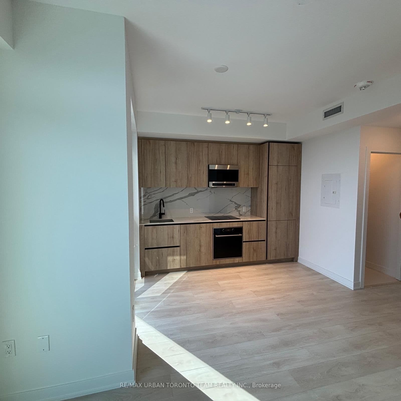 117 Broadway Avenue, Unit 3610 thumbnail 9