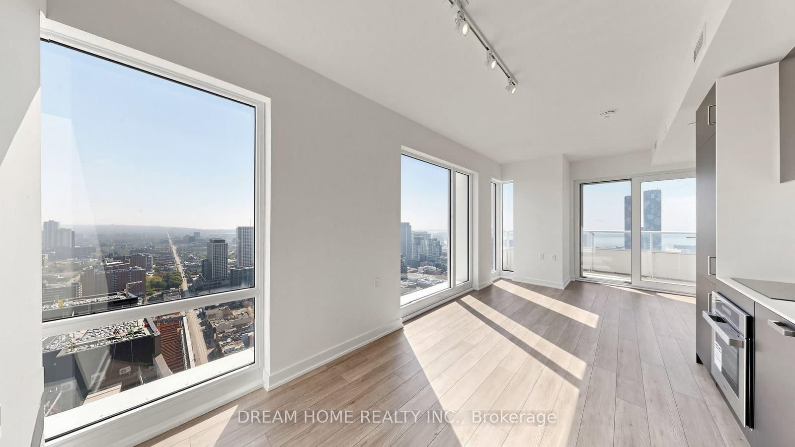 88 Queen Street E, Unit 4303 thumbnail 3