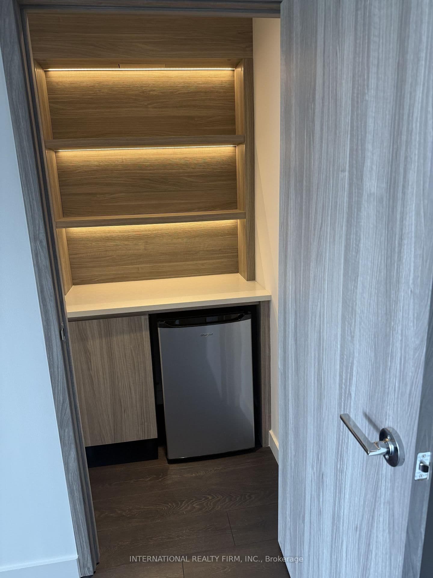18 Esther Shiner Boulevard, Unit 1802 thumbnail 13