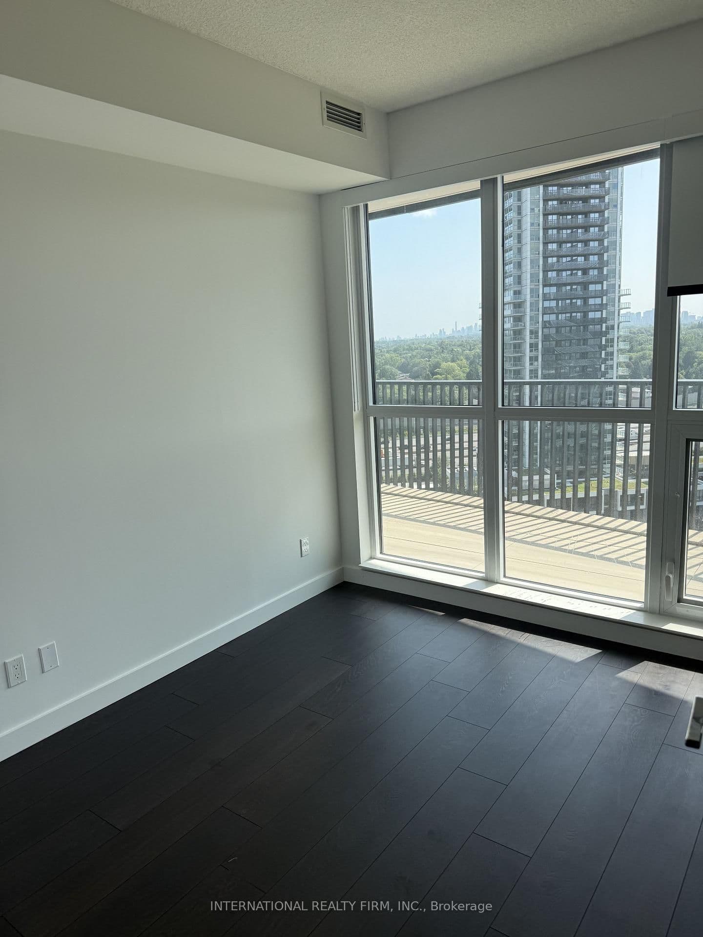 18 Esther Shiner Boulevard, Unit 1802 thumbnail 16