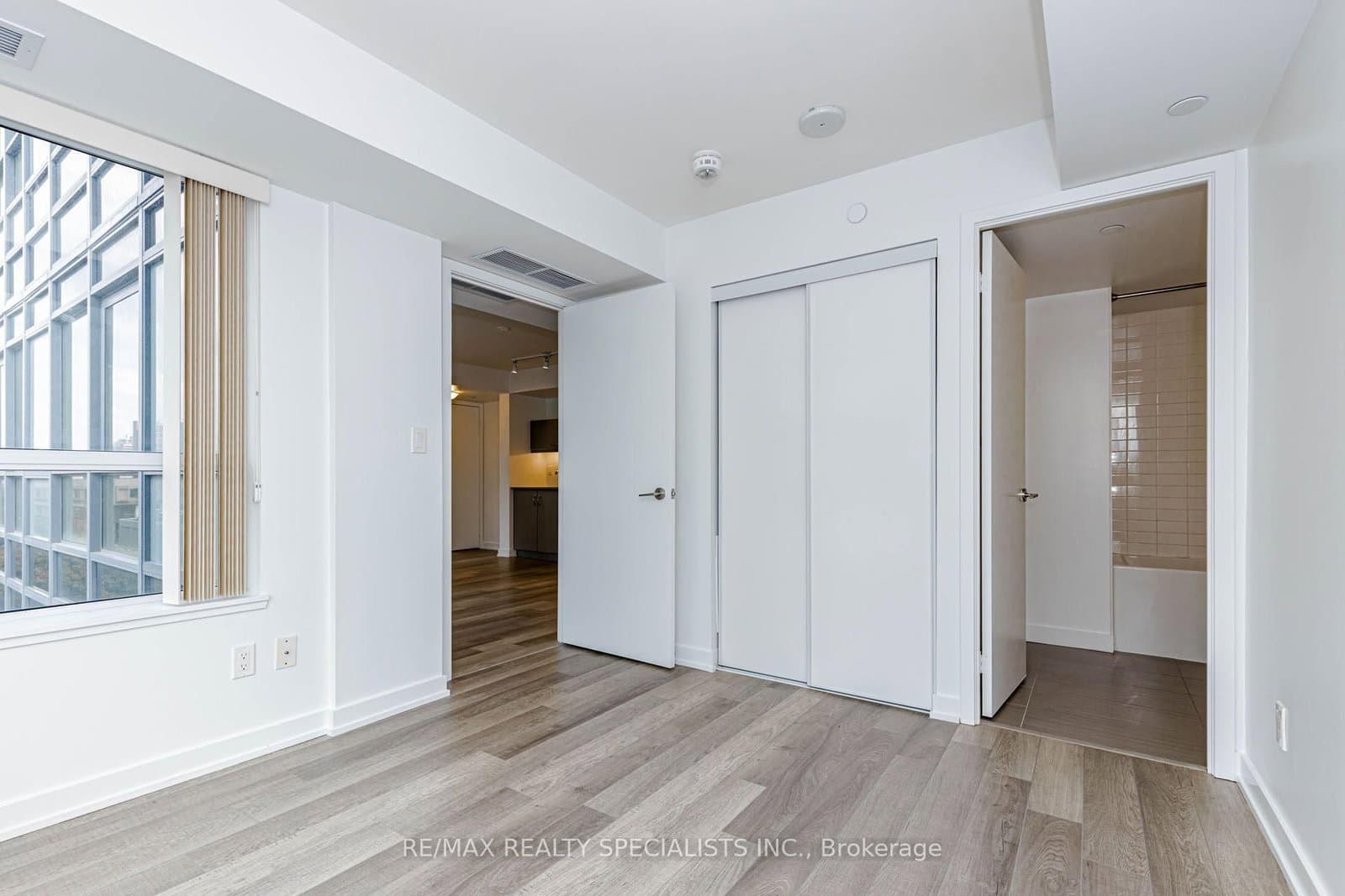 181 Huron Street, Unit 604 thumbnail 15